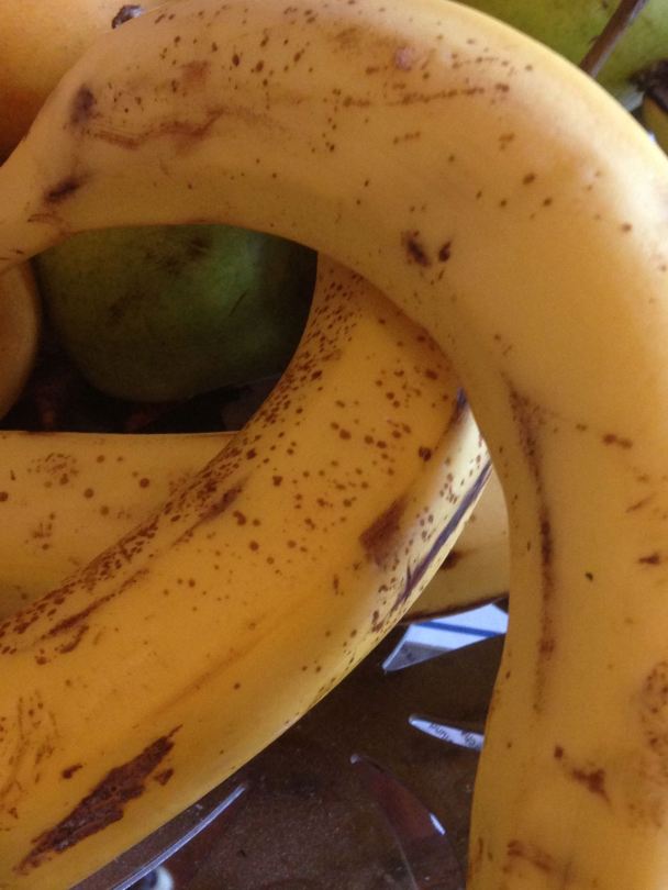 ripa bananas with brown speckled skin